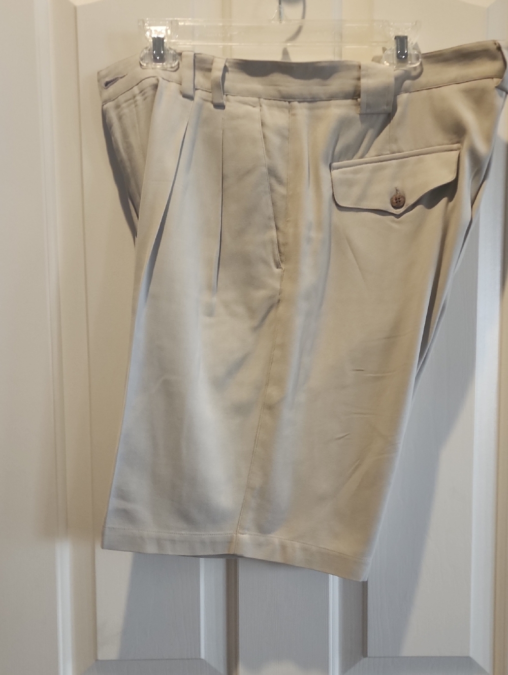 100% Men's Silk Classic Pleated Shorts in Light Tan